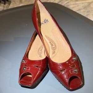 New Sofft Women's Burgundy Peep Toe Heels